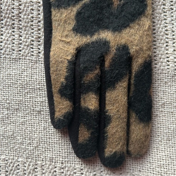 NWOT Leopard Print Gloves, Touch Screen Compatible - One Size - Picture 5 of 10